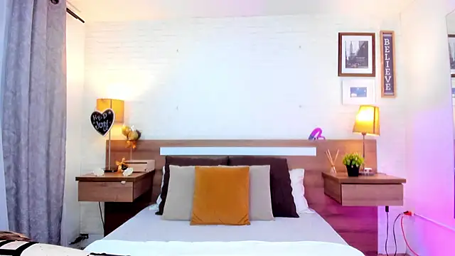 JenniferAuriston online show from April 18, 7:40 pm