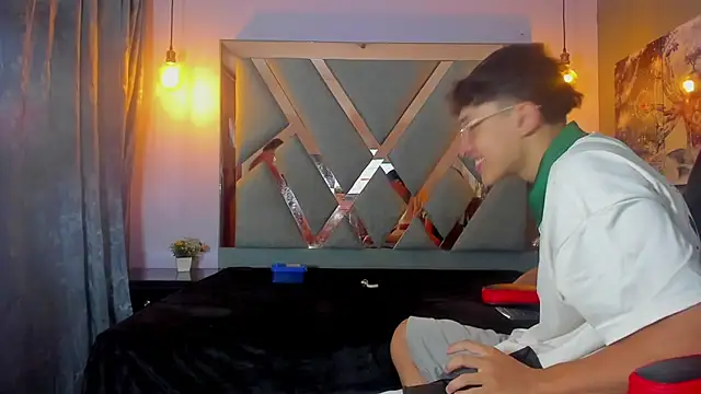 ChanellandMax online show from December 14, 1:50 pm