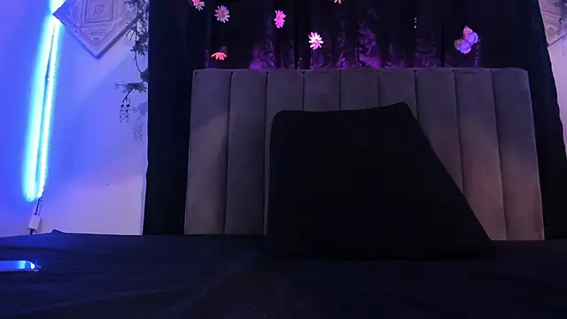 AkiraStone  online show from September 17, 1:20 pm