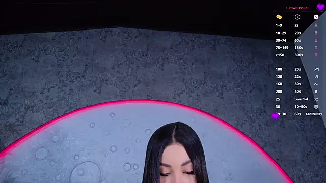 ReinaChloe online show from April 14, 4:51 pm