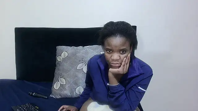SweetTitties21 online show from July 13, 12:44 am
