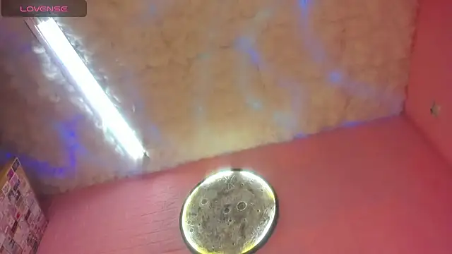 Nicole Rosales online show from November 9, 8:05 pm