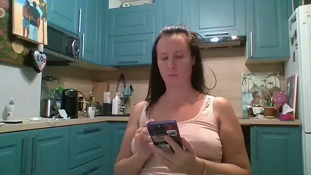 ALICAINWONDERLAND online show from November 18, 4:41 pm