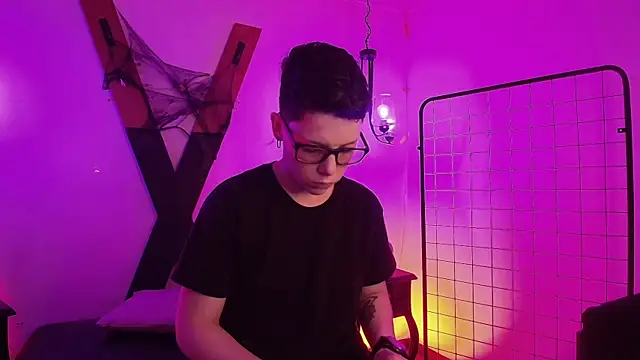 SpencerMontgomery online show from November 8, 8:03 pm