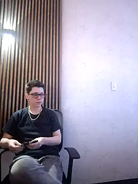 SpencerMontgomery online show from November 17, 8:09 pm