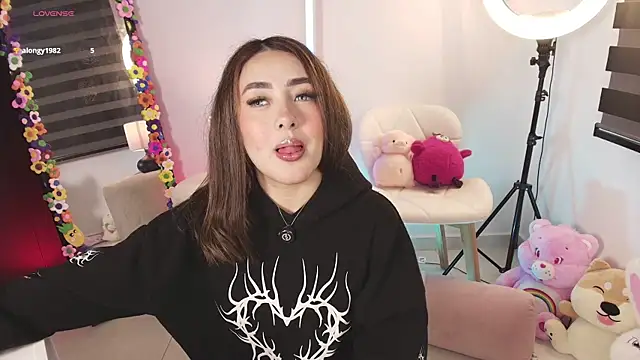 justonecute online show from July 20, 11:05 pm