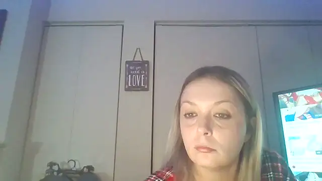 Candykissesxoxo online show from December 23, 6:39 am