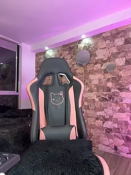 samiacooper25 online show from March 29, 6:34 am