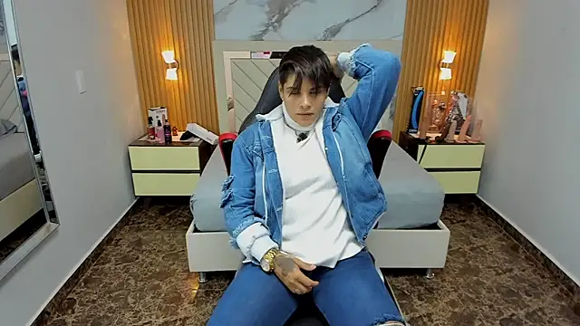 KAROLLJONES1 online show from November 13, 8:08 pm