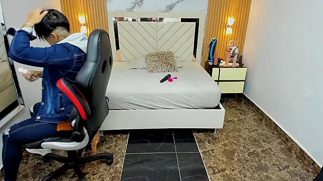 KAROLLJONES1 online show from January 7, 7:39 pm