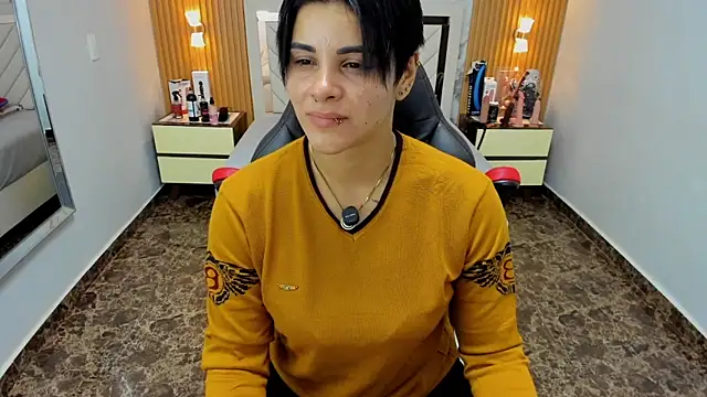 KAROLLJONES1 online show from December 17, 7:40 pm