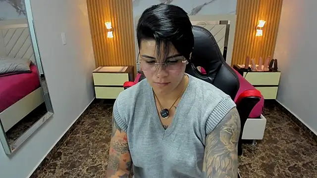 KAROLLJONES1 online show from March 25, 7:39 pm