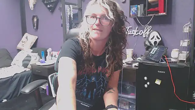 oddywithabody online show from October 13, 7:22 am