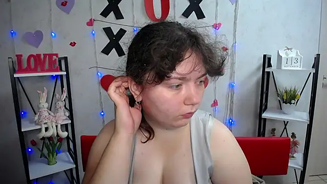 Snapshot of NeonilaLisova chatting on September 13, 5:37 am NeonilaLisova online show from September 13, 5:37 am