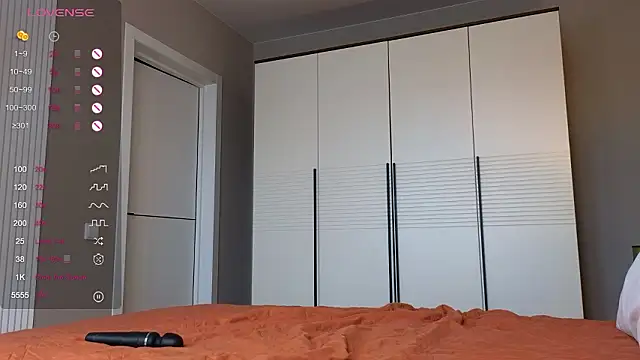 brightrays    online show from March 10, 5:00 am