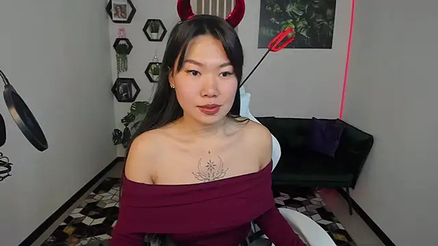 LunaPurrr online show from October 24, 1:01 am