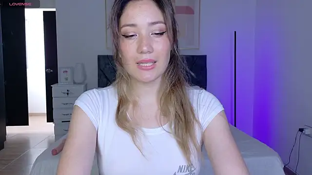 Eliih 01 online show from September 17, 6:28 pm