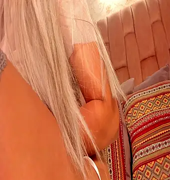 aishathornee online show from April 6, 9:16 pm