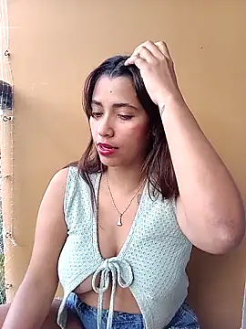 Vikyvoyeur online show from March 14, 8:10 pm