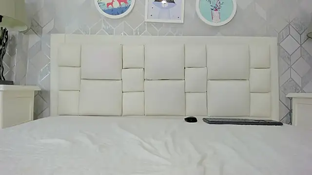 naia cox online show from April 11, 7:45 am