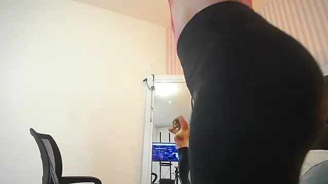 ViictoriaJones  online show from November 21, 1:24 pm