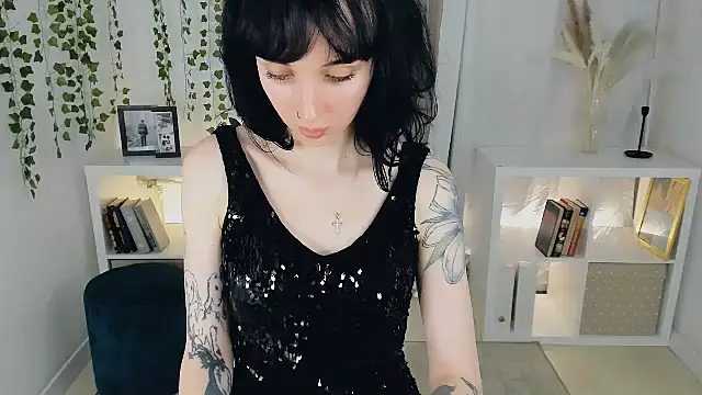 HollyVex online show from November 23, 3:57 pm