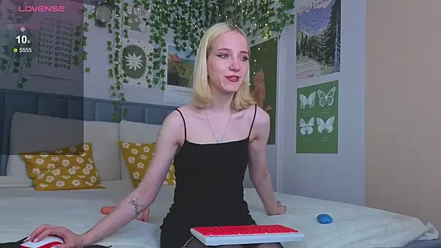 Snapshot of EmmaNovak chatting on October 10, 12:21 pm EmmaNovak online show from October 10, 12:21 pm