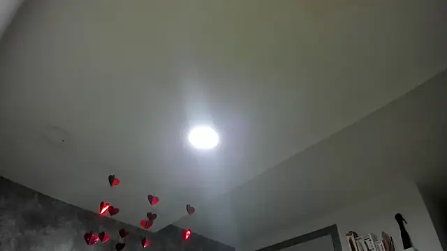 crystaldarliing online show from February 18, 2:49 pm