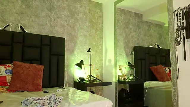 crystaldarliing online show from April 11, 7:39 pm