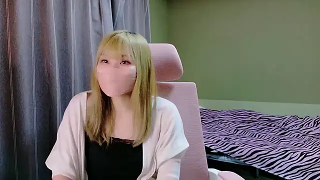 Snapshot of miyu0002 chatting on September 28, 1:38 pm miyu0002 online show from September 28, 1:38 pm