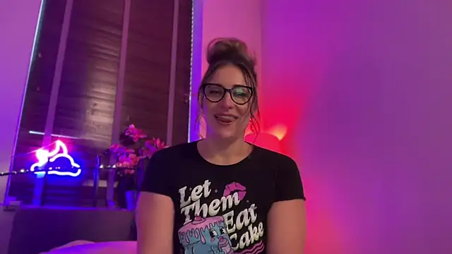 Snapshot of MistresssX chatting on October 15, 8:11 pm MistresssX online show from October 15, 8:11 pm
