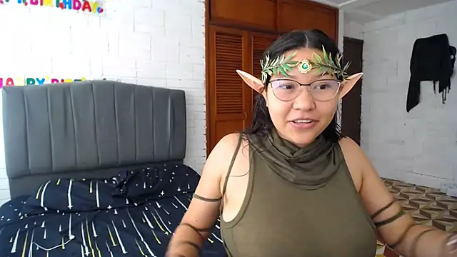 Naia Stant online show from October 19, 5:26 pm