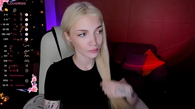 Snapshot of AnyaTaylor_ chatting on October 21, 2:26 am AnyaTaylor online show from October 21, 2:26 am