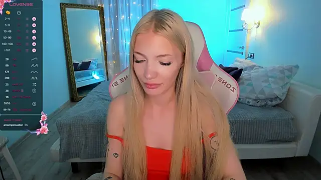 Snapshot of AnyaTaylor_ chatting on October 4, 4:40 am AnyaTaylor online show from October 4, 4:40 am