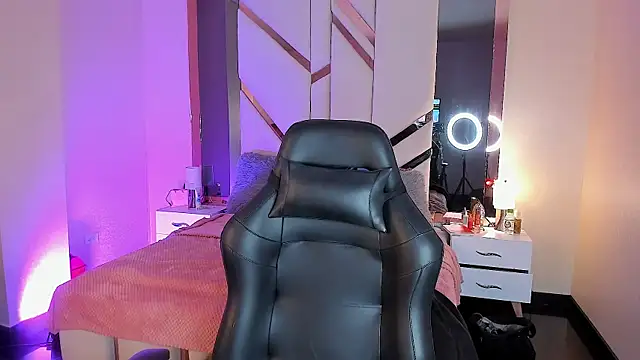 EmmaStonns online show from December 2, 1:35 pm