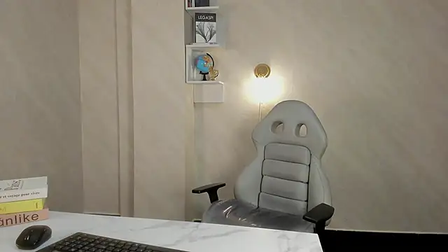 EmmaStonns online show from October 6, 1:39 pm