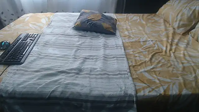 SEXYHUGEASS21 online show from February 5, 2:20 pm