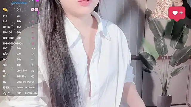 LINNIE05 online show from December 2, 9:22 am