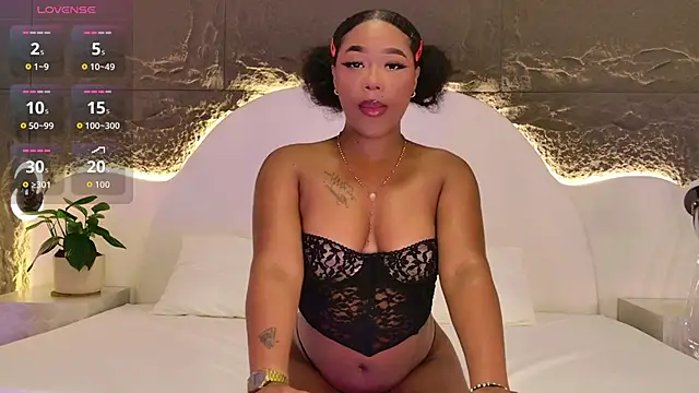 Nahomi Rivera online show from December 15, 12:32 pm