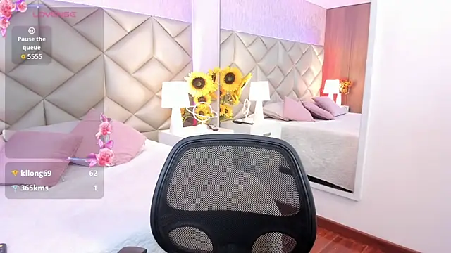 dafnne hall online show from December 4, 4:37 am