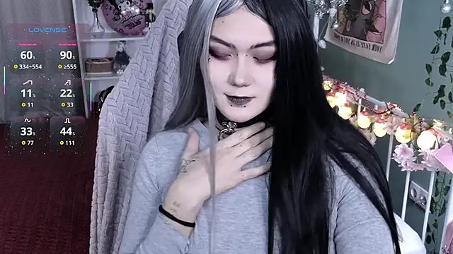 GothXRaven online show from December 16, 10:32 am