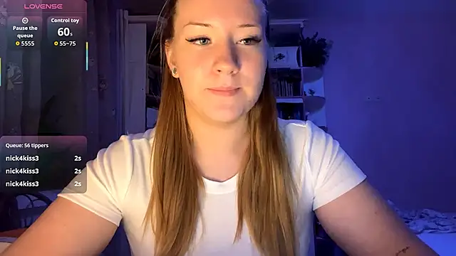 Snapshot of PandaFluff chatting on October 2, 5:40 pm PandaFluff online show from October 2, 5:40 pm