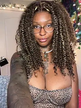 MistiSavannah online show from July 18, 11:46 am
