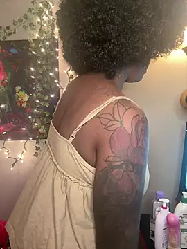 MistiSavannah online show from June 24, 2:21 am