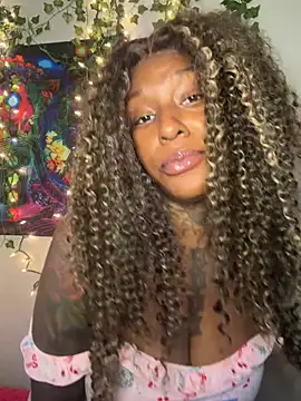 MistiSavannah online show from July 25, 12:23 pm