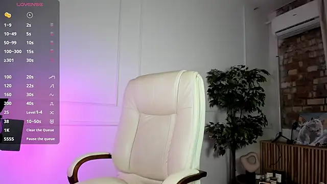 Blessed Molly online show from July 18, 8:06 am