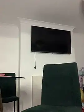 itsyourgirltee online show from April 27, 9:56 pm