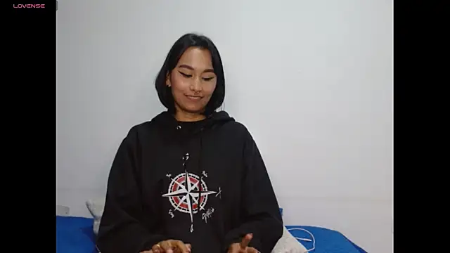 Gia Lee online show from December 3, 3:42 am