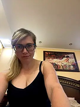 Crystal00Girl online show from October 7, 7:07 pm