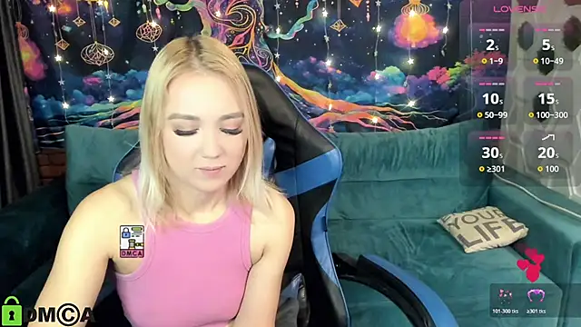 CrystalGirl99 online show from December 15, 8:19 am